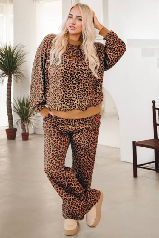 Cheetah Embroidered Sweatpant